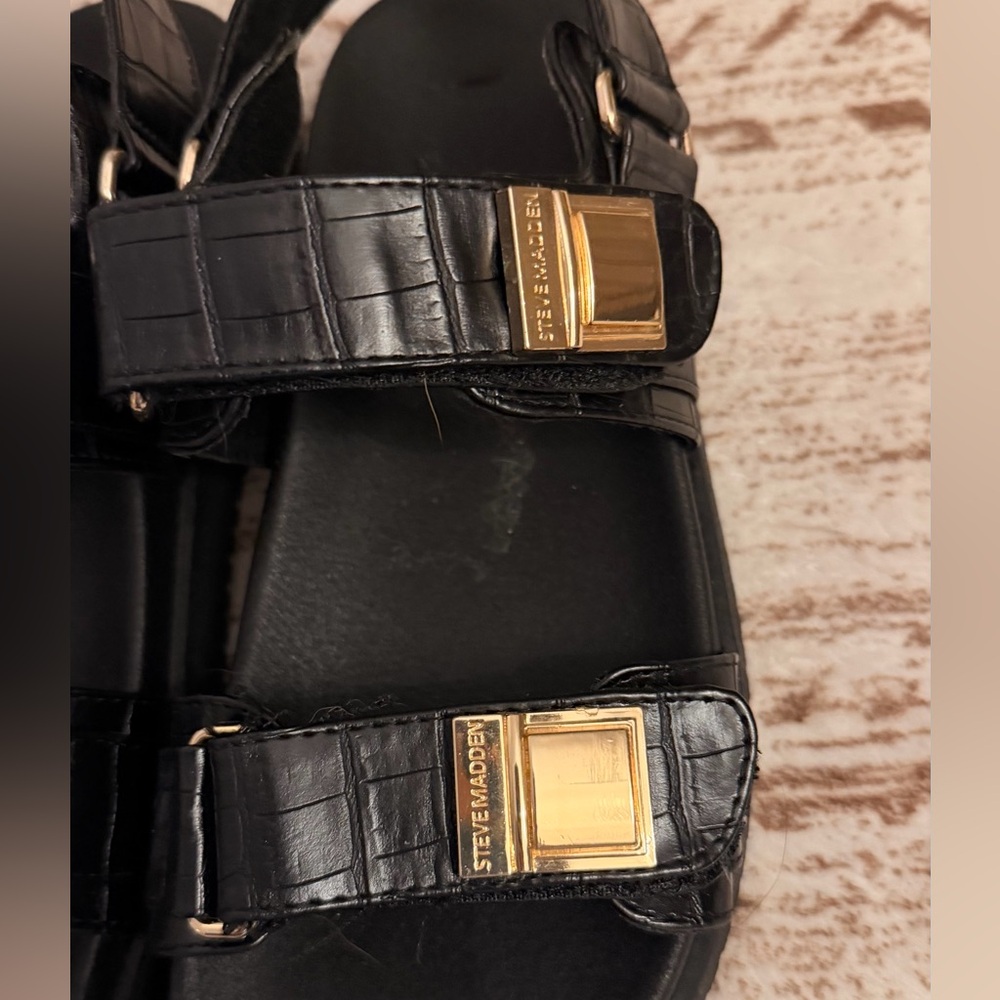 Black Sandals with Gold Accents Steve Madden - Picture 2 of 6